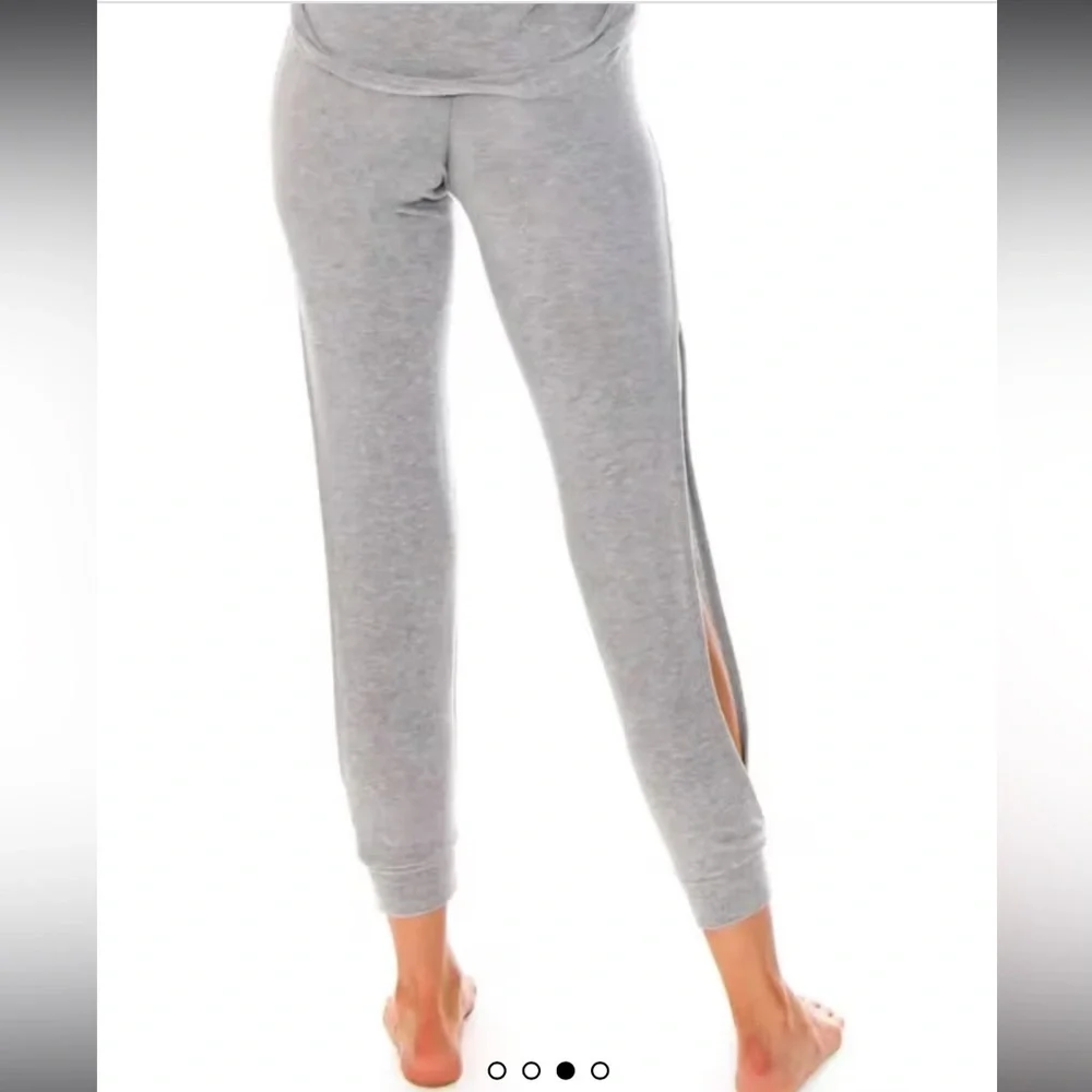 Chaser Cozy Knit‎ Open Vent Jogger set in a baby blueish gray color size medium